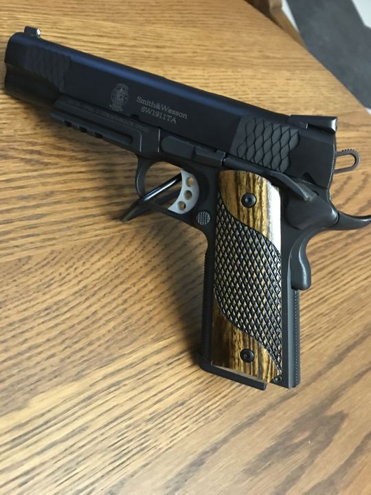 1911 Full size grips - Bocote w/Checkering - Beveled Bottom