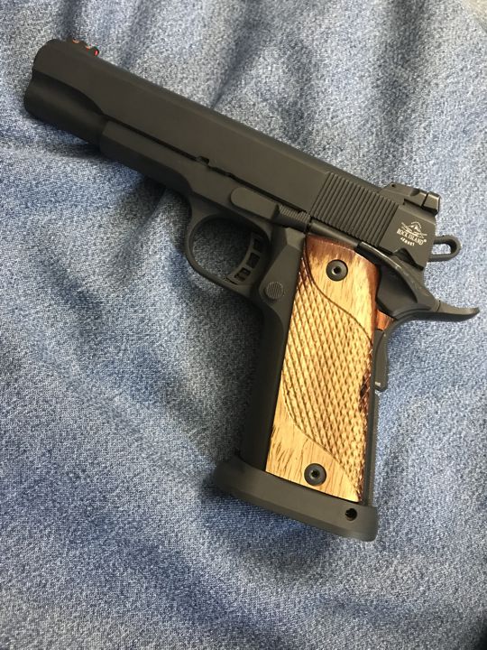 RIA - ROCK/TAC ULTRA FS HC Grips - w/Signature Checkering w/MagWell - Cocobolo