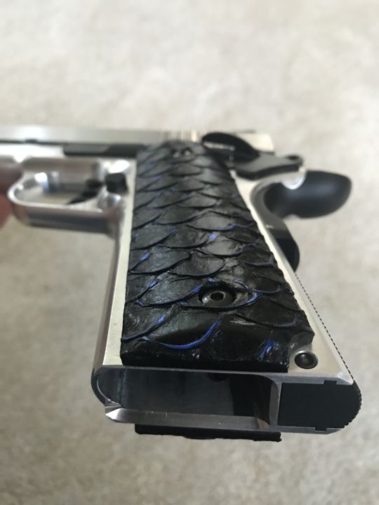 1911 Full size grips - Tilapia fish leather - Beveled Bottom - (Black & Blue)