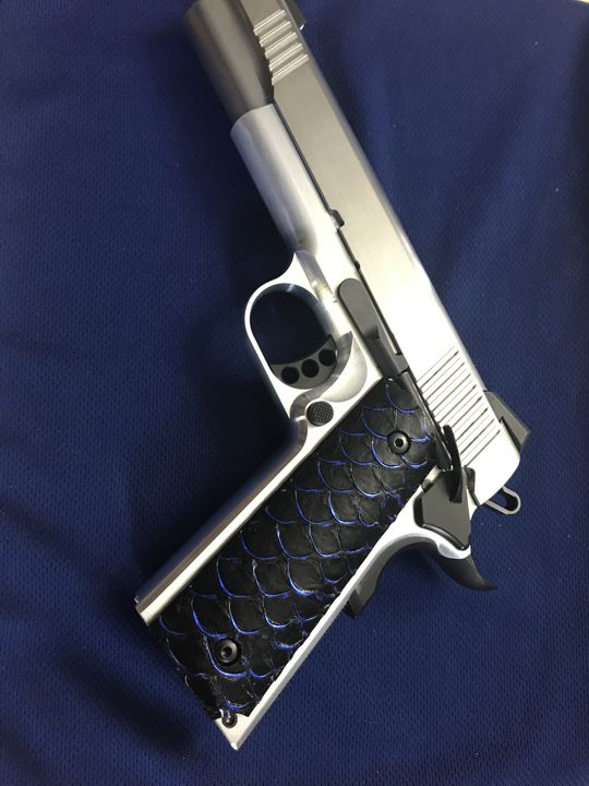 1911 Full size grips - Tilapia fish leather - Beveled Bottom - (Black & Blue)