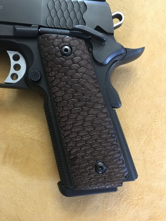 1911 Full size grips - Beaver Tail - Beveled Bottom