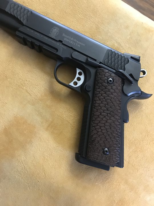 1911 Full size grips - Beaver Tail - Beveled Bottom