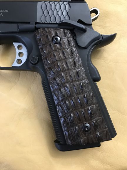 1911 Full size grips - Alligator Ridge Back - Flat Bottom - (Brown)
