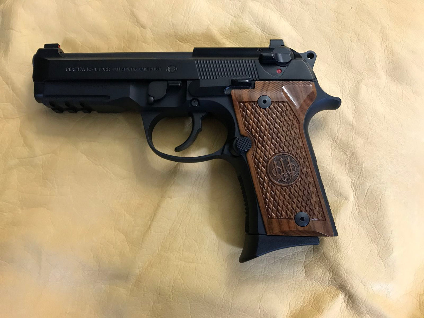 Beretta 92X (Vertec) Compact Size Grips - w/Checkering - w/Logo - Bolivian Rosewood