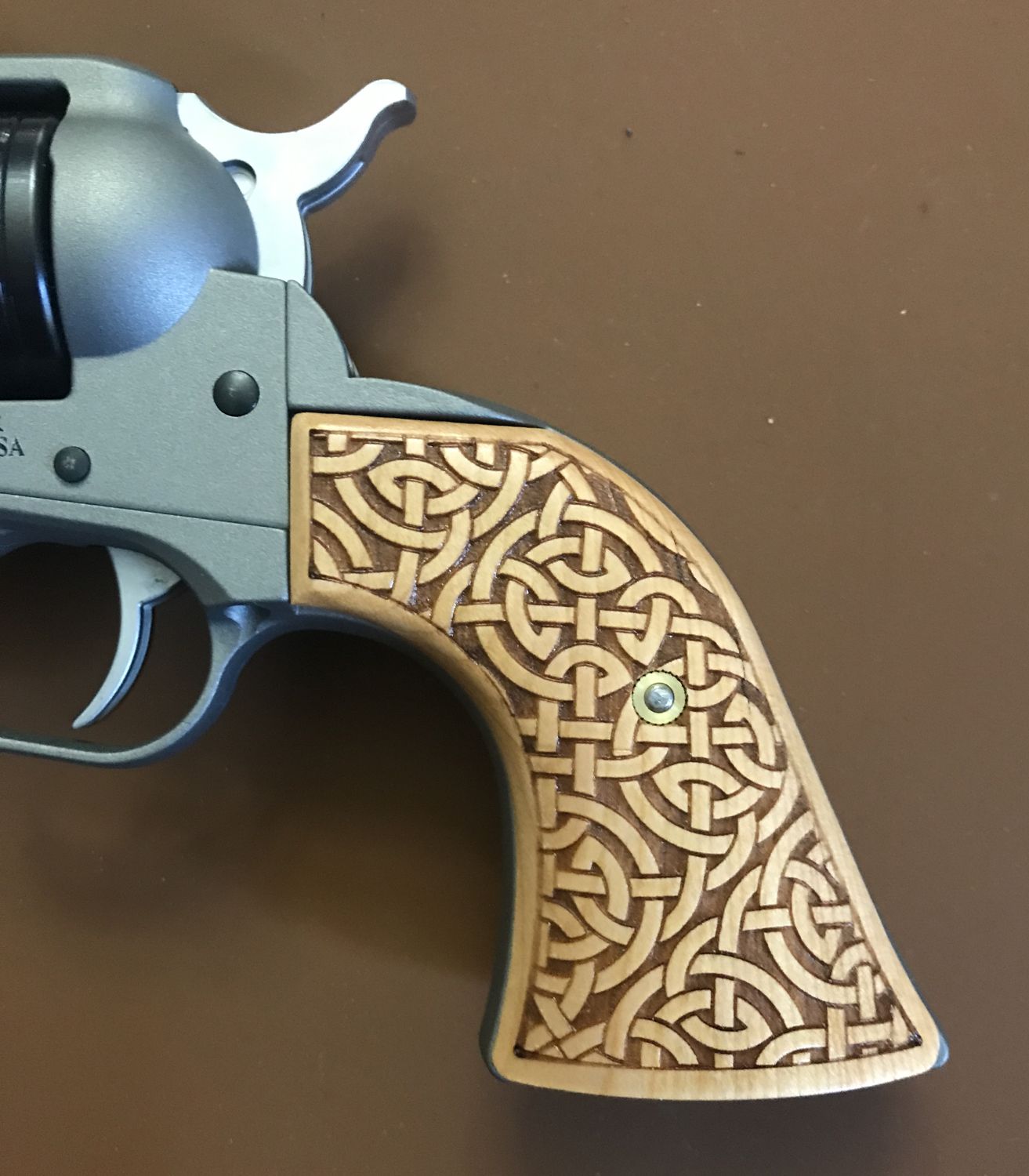 Ruger SA Revolver - XR3RED Frame - Cherry Wood - Celtic Knot