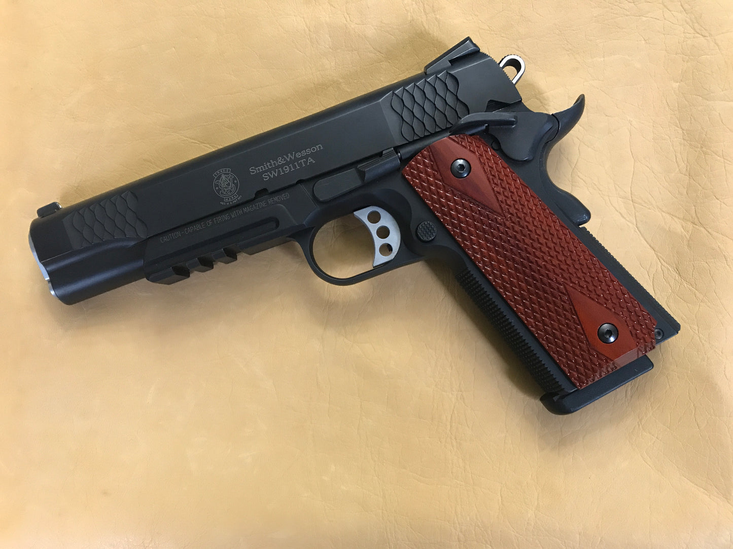 1911 Full size grips - Redheart wood w/Double Diamond - Beveled Bottom